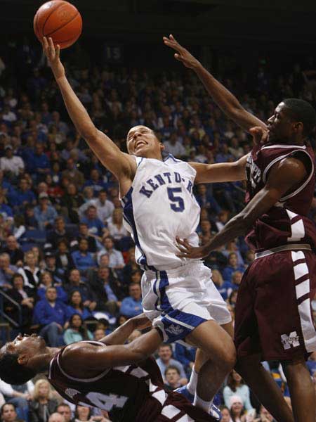 Mississippi State Basketball player draws charge
