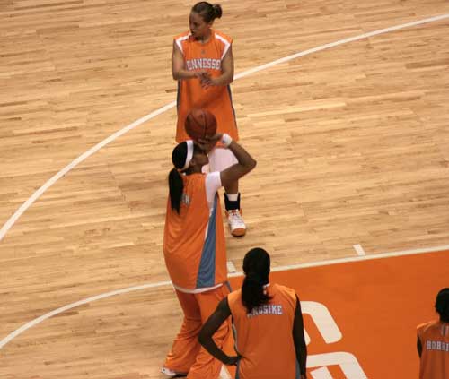 Candace Parker shoots free throw in warmup
