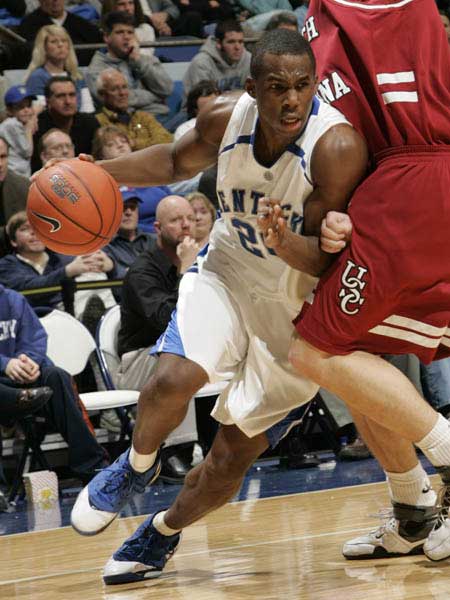 Kentucky Wildcats Jodie Meeks drives to basket